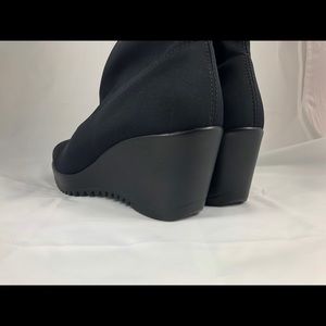 La Canadienne Gaetana black microfiber boot size 7